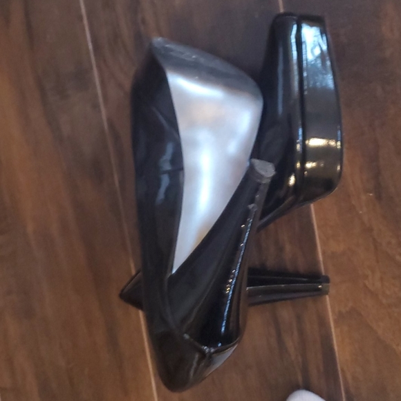 Tahari shoes - Picture 5 of 7